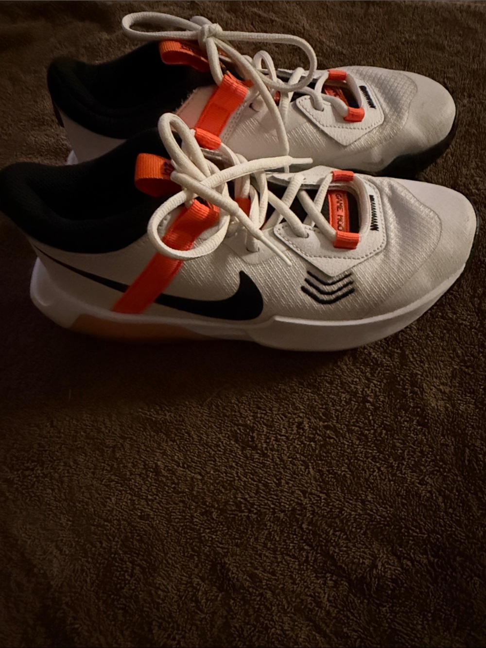 Nike Kids White & Orange Game Mode Sneakers size 5.5 Y - Picture 3 of 9